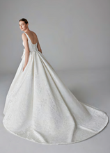 Load image into Gallery viewer, Julian - Mikado - No Rose