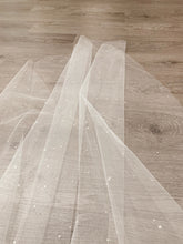 Load image into Gallery viewer, Valentina Veil