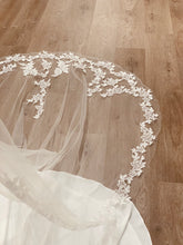 Load image into Gallery viewer, Vera Veil