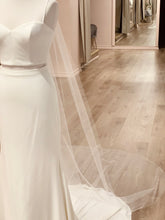 Load image into Gallery viewer, Valentina Veil