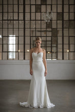 Load image into Gallery viewer, Idina