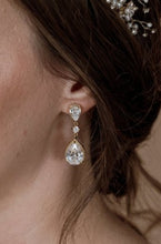 Load image into Gallery viewer, Amora Earrings
