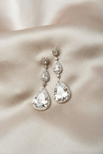 Load image into Gallery viewer, Annika Earrings
